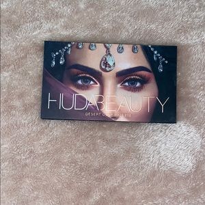 Huda Beauty Desert Dusk Palette